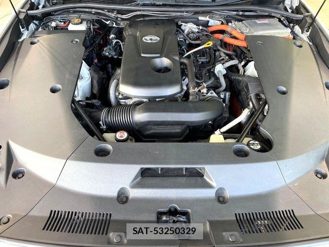 Toyota CROWN SEDAN 2018-07 8207040-18