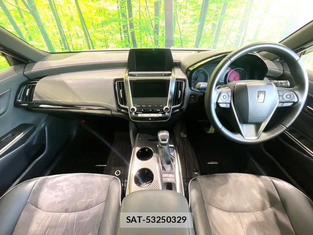 Toyota CROWN SEDAN 2018-07 8207040-1