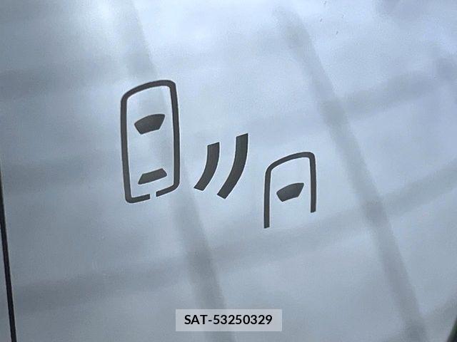 Toyota CROWN SEDAN 2018-07 8207040-6