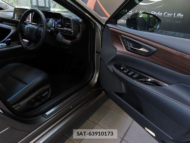 Toyota CROWN SEDAN 2026-01 8207022-9