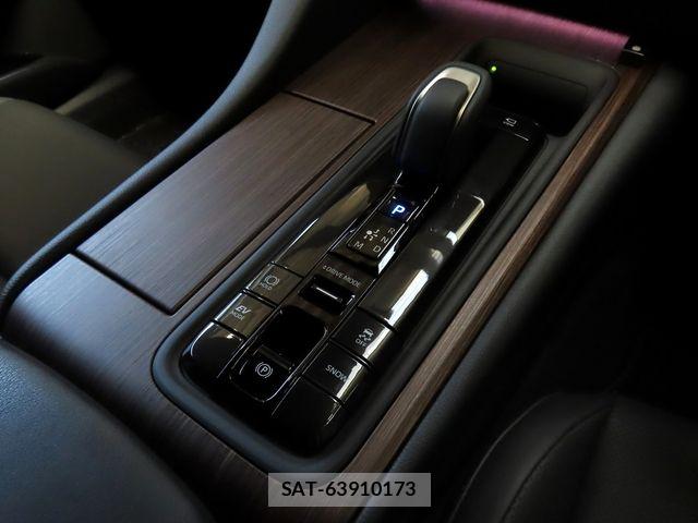 Toyota CROWN SEDAN 2026-01 8207022-21