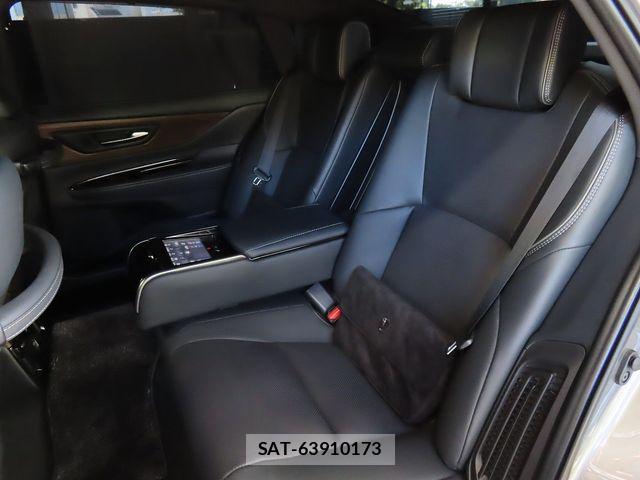 Toyota CROWN SEDAN 2026-01 8207022-23