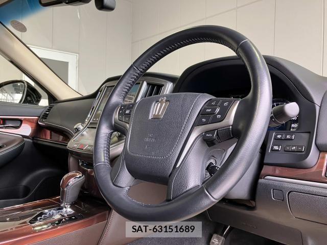 Toyota CROWN SEDAN 2014-10 8207053-13