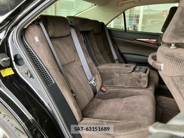 Toyota CROWN SEDAN 2014-10 8207053-19