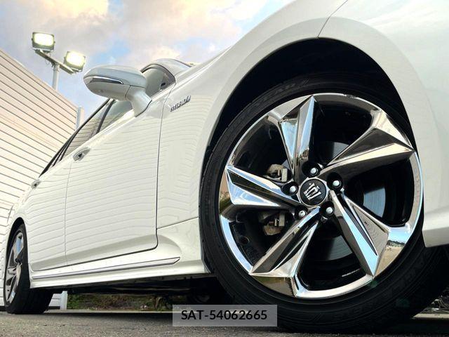 Toyota CROWN SEDAN 2019-09 8229411-16