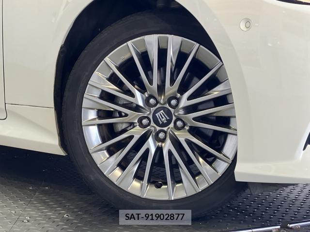 Toyota CROWN SEDAN 2018-11 8229414-3