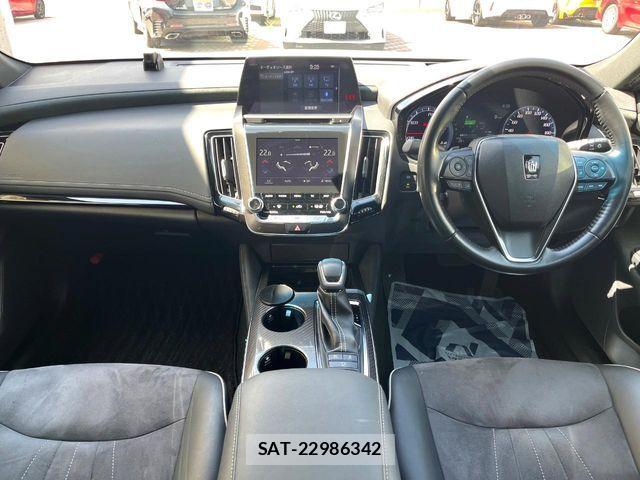 Toyota CROWN SEDAN 2018-11 8229409-1