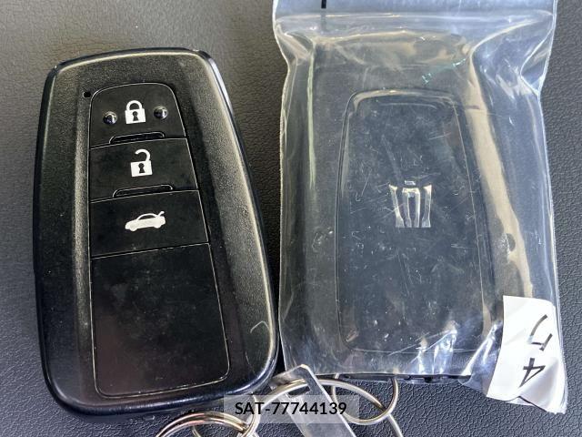 Toyota CROWN SEDAN 2022-05 8229412-16