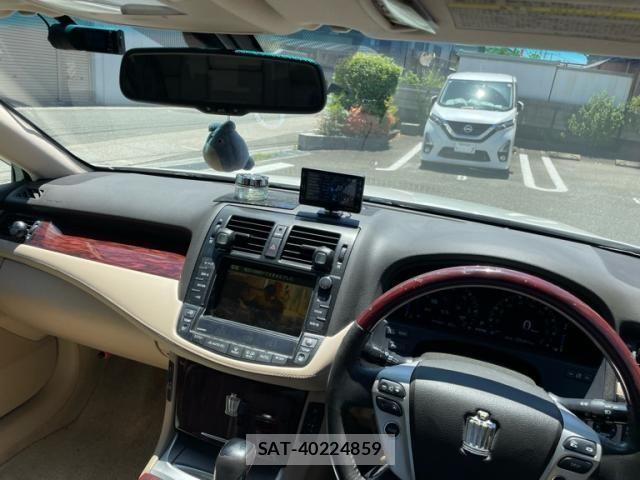 Toyota CROWN SEDAN 2010-03 8229421-24