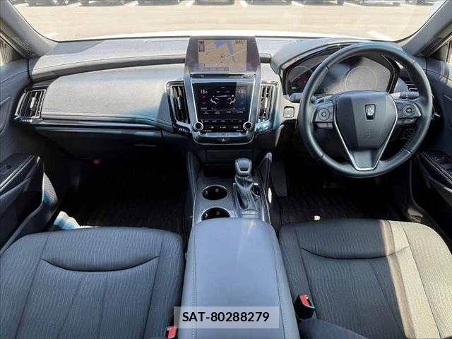 Toyota CROWN SEDAN 2019-02 8229413-1