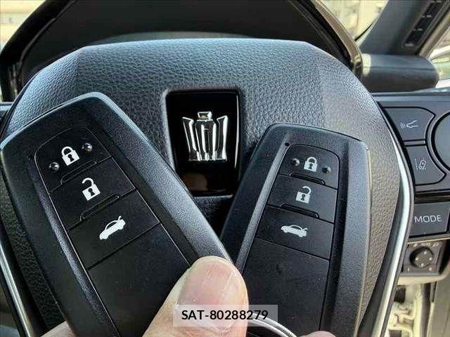 Toyota CROWN SEDAN 2019-02 8229413-20