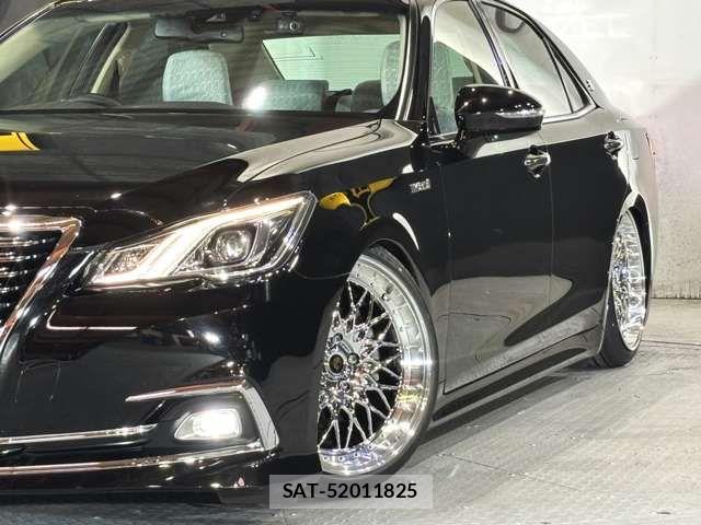 Toyota CROWN SEDAN 2017-06 8244921-10