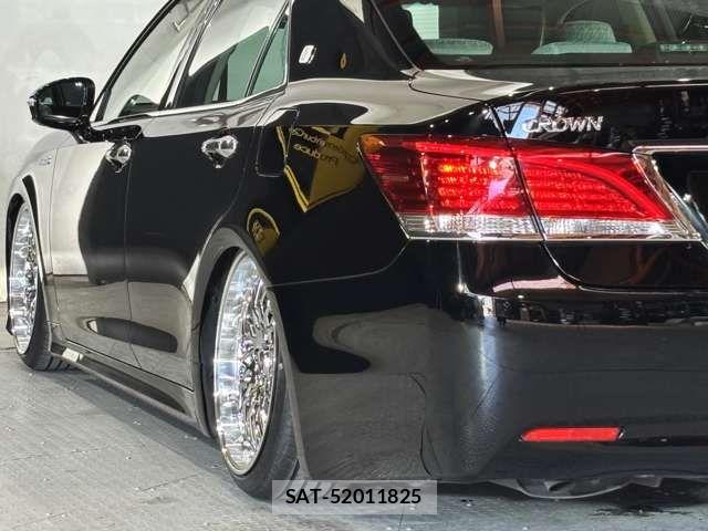 Toyota CROWN SEDAN 2017-06 8244921-13