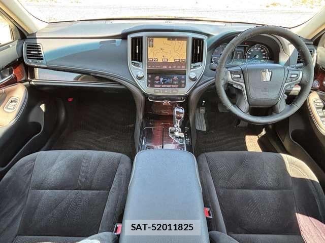 Toyota CROWN SEDAN 2017-06 8244921-17