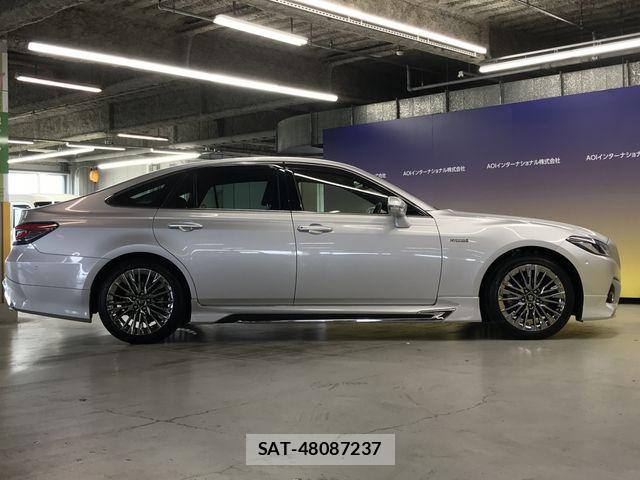Toyota CROWN SEDAN 2019-05 8244919-6