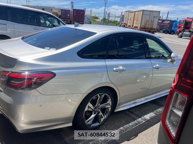 Toyota CROWN SEDAN 2018-11 8244922-3