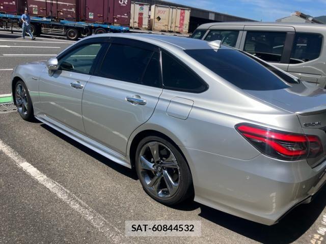 Toyota CROWN SEDAN 2018-11 8244922-4