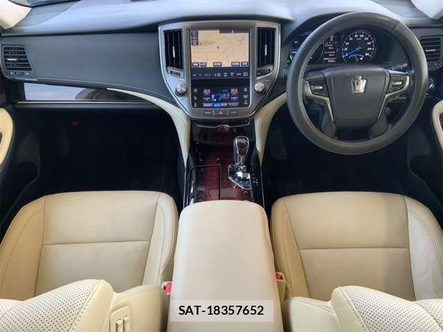 Toyota CROWN SEDAN 2015-12 8313944-1