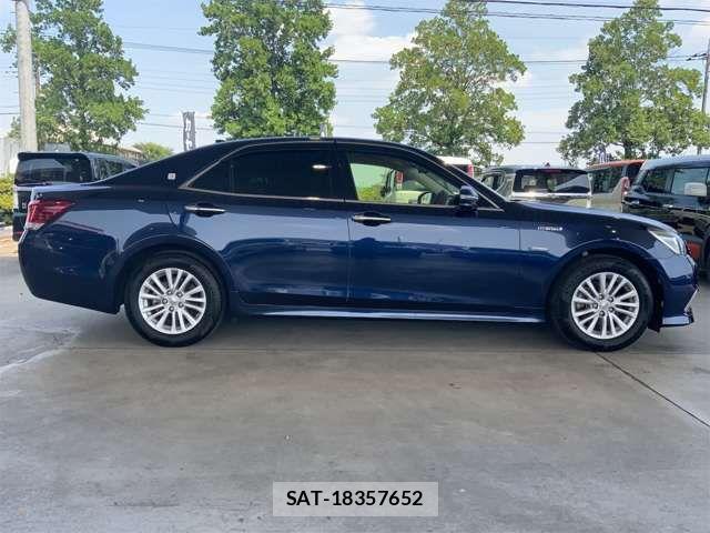 Toyota CROWN SEDAN 2015-12 8313944-5