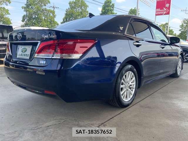 Toyota CROWN SEDAN 2015-12 8313944-6