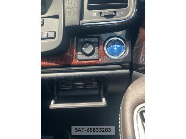 Toyota CROWN SEDAN 2017-07 8313950-15