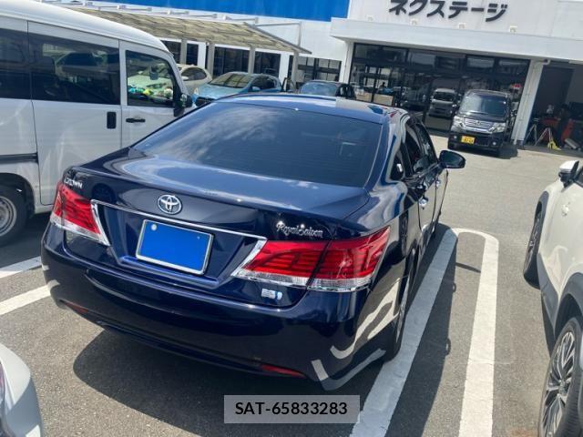 Toyota CROWN SEDAN 2017-07 8313950-2