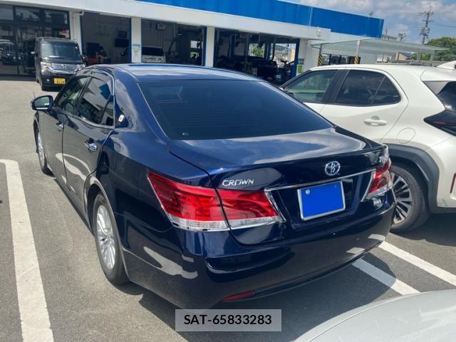 Toyota CROWN SEDAN 2017-07 8313950-3