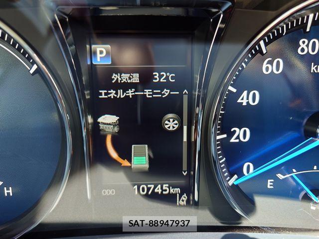 Toyota CROWN SEDAN 2017-06 8313936-12