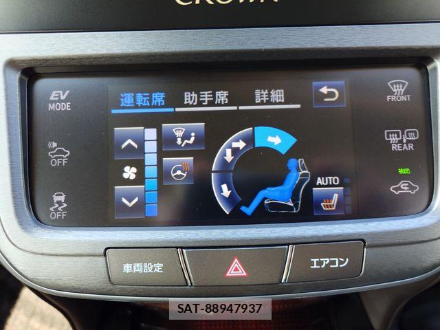 Toyota CROWN SEDAN 2017-06 8313936-15