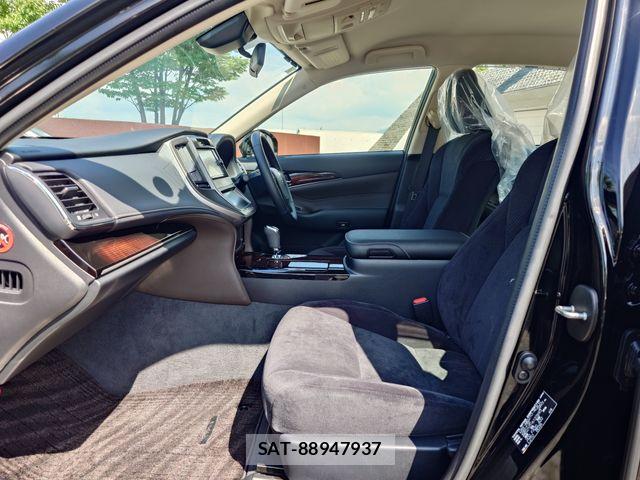 Toyota CROWN SEDAN 2017-06 8313936-18