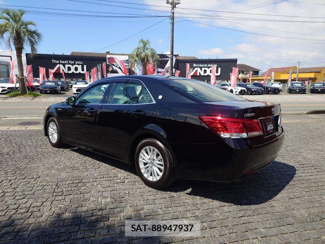 Toyota CROWN SEDAN 2017-06 8313936-3