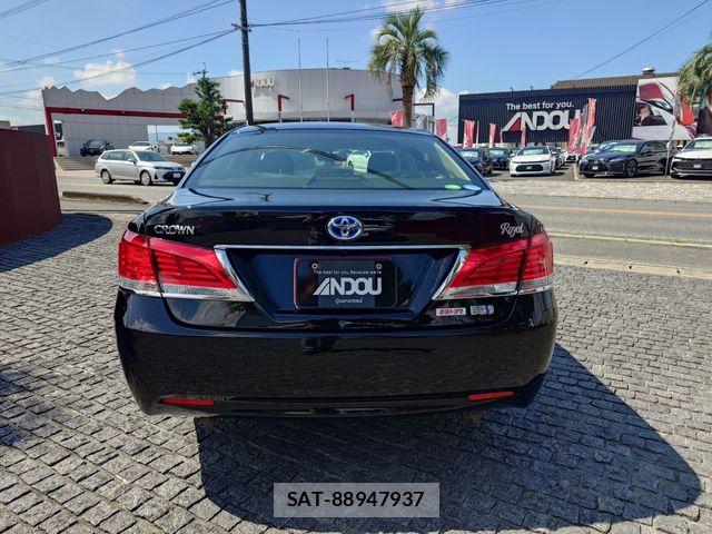 Toyota CROWN SEDAN 2017-06 8313936-6