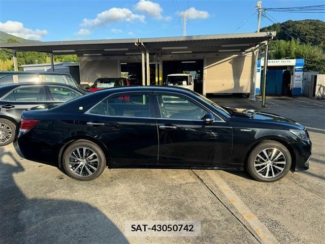 Toyota CROWN SEDAN 2017-06 8313937-14