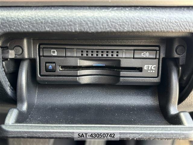 Toyota CROWN SEDAN 2017-06 8313937-19