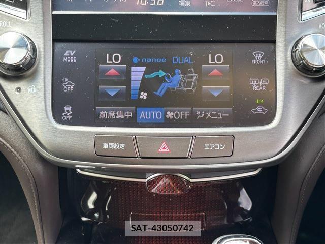 Toyota CROWN SEDAN 2017-06 8313937-23