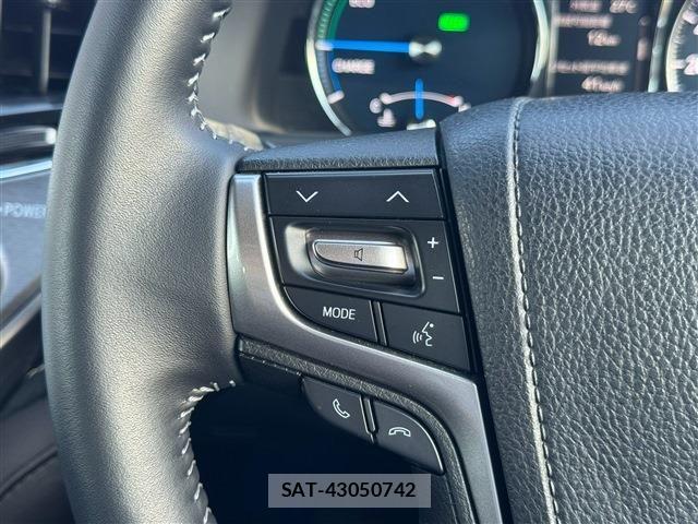 Toyota CROWN SEDAN 2017-06 8313937-25