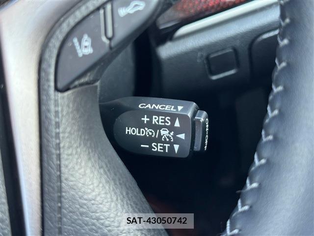 Toyota CROWN SEDAN 2017-06 8313937-29