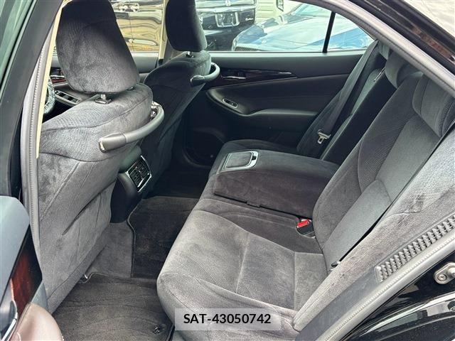 Toyota CROWN SEDAN 2017-06 8313937-5