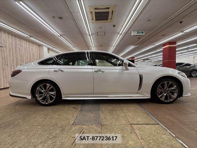 Toyota CROWN SEDAN 2021-07 8313929-15