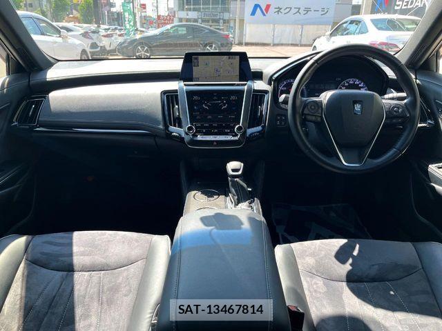 Toyota CROWN SEDAN 2018-07 8313927-1