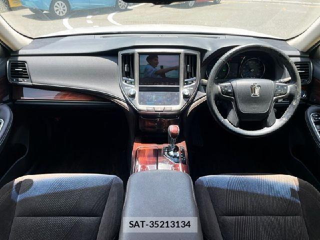 Toyota CROWN SEDAN 2013-10 8313942-1