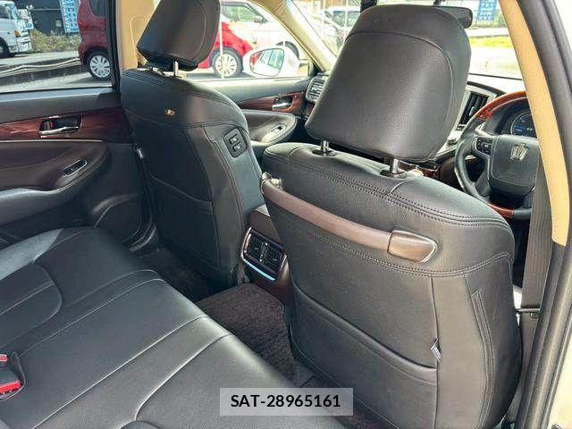Toyota CROWN SEDAN 2013-06 8313949-16