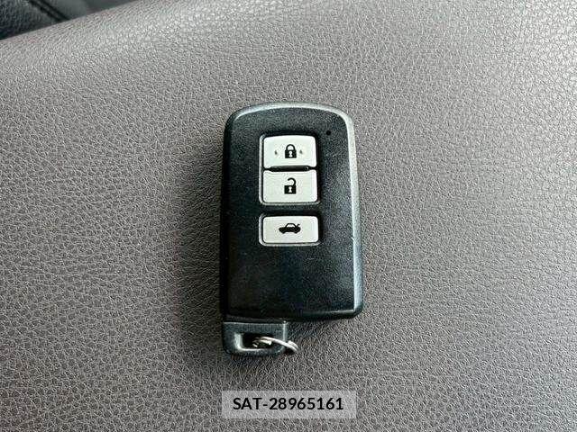 Toyota CROWN SEDAN 2013-06 8313949-18