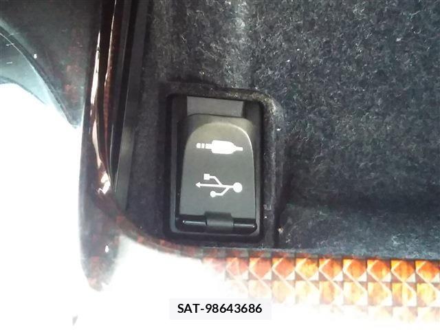 Toyota CROWN SEDAN 2015-11 8313941-11