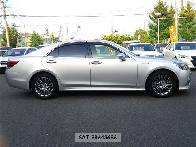 Toyota CROWN SEDAN 2015-11 8313941-2