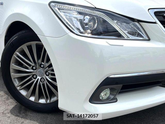 Toyota CROWN SEDAN 2013-09 8313943-13