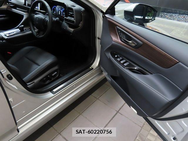 Toyota CROWN SEDAN 2025-02 8313910-11