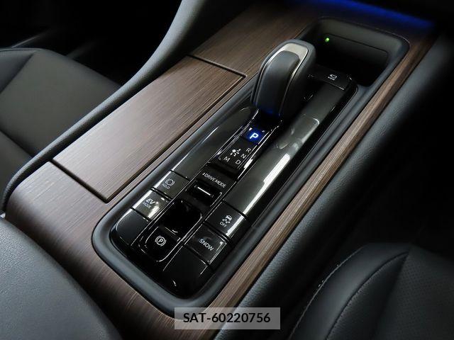 Toyota CROWN SEDAN 2025-02 8313910-21