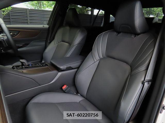 Toyota CROWN SEDAN 2025-02 8313910-23