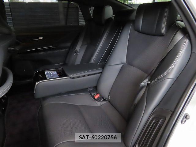 Toyota CROWN SEDAN 2025-02 8313910-24
